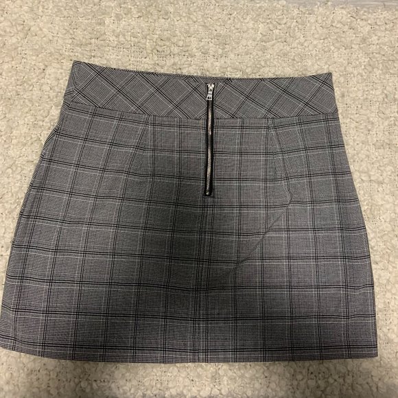 Grey Mini Skirt with Zipper Detail - Picture 3 of 4